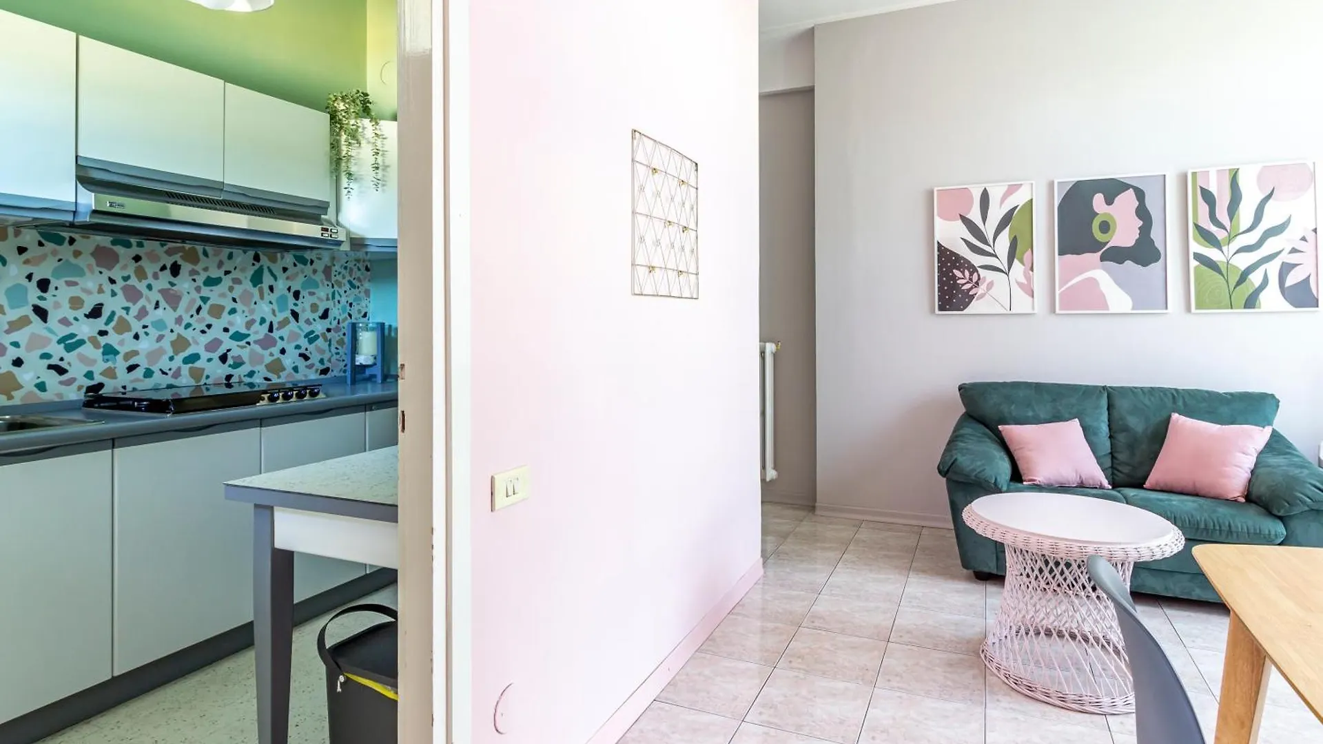 Apartment Ferienwohnung Parking & Terrace - Large 90 Mq - Self Check-In & Remote Access Como